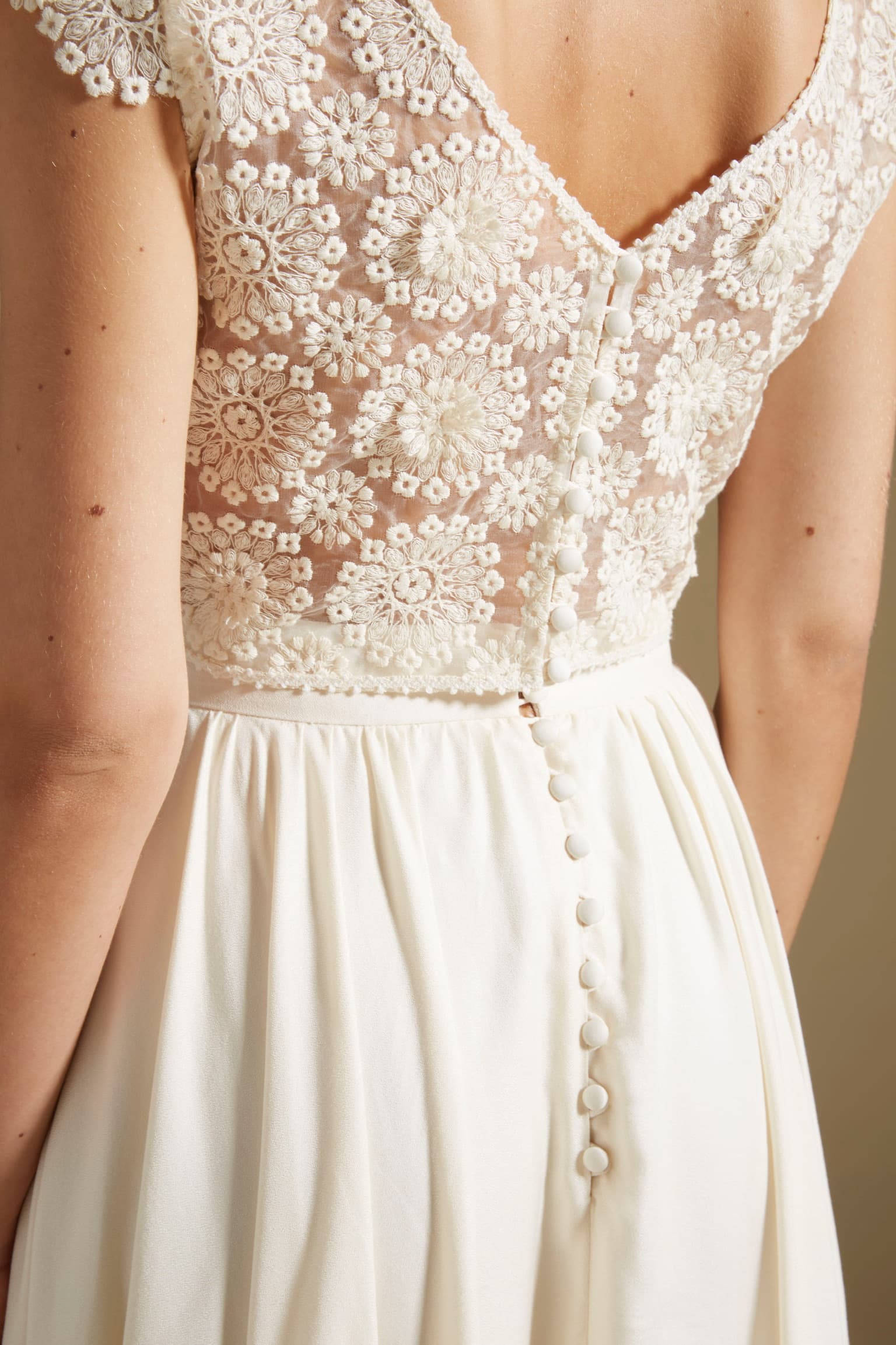 Separates, top with peace silk transparent organza embroidered with daisy flowers in organic cotton. Cap sleeves