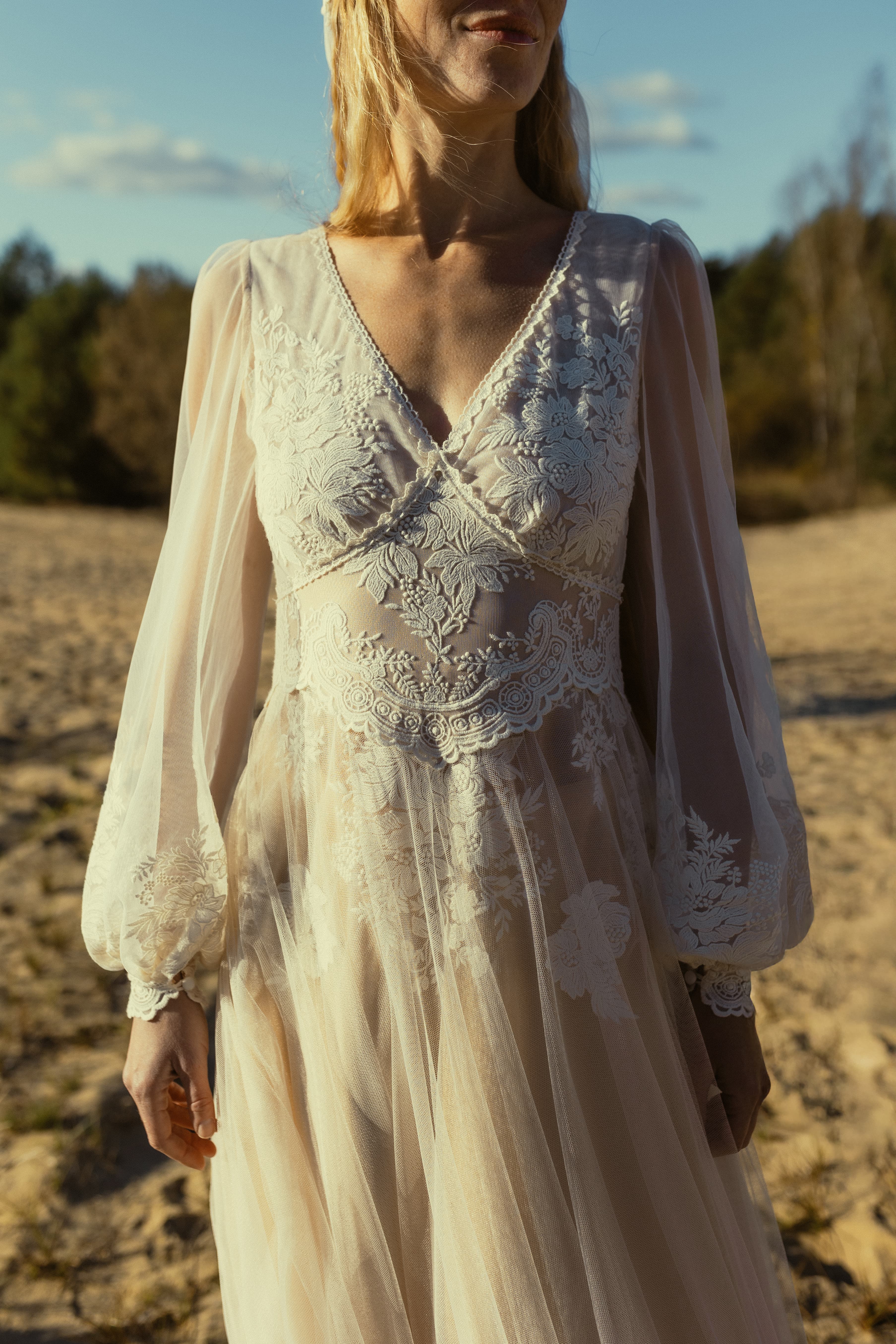 kanten vintage stijl trouwjurk, dromerig en vrouwelijk met lange mouw en open rug