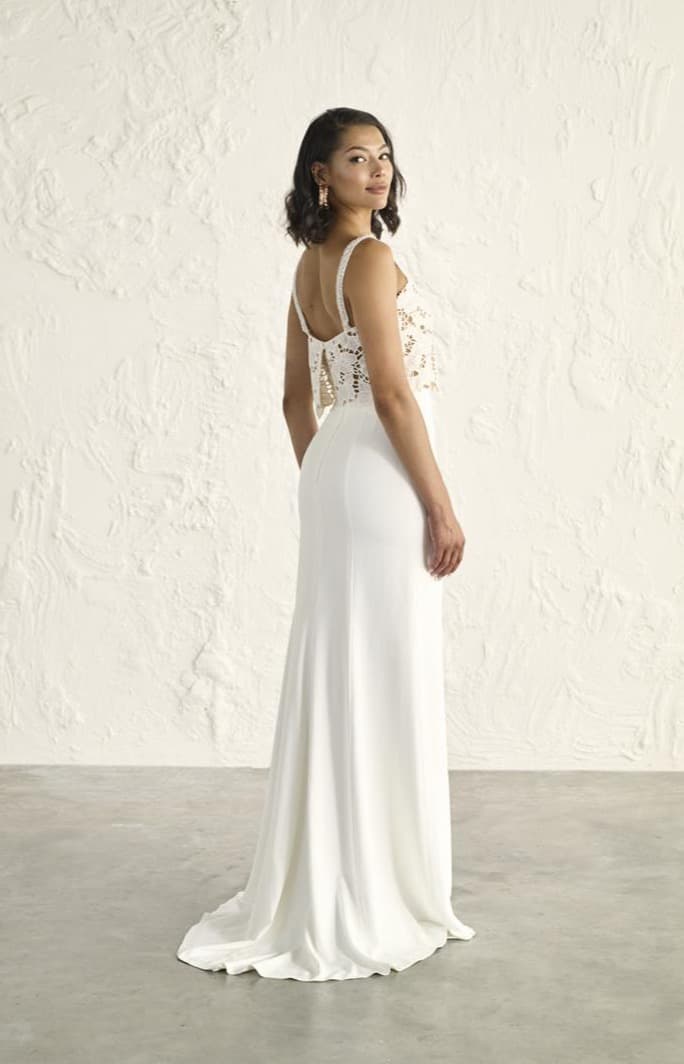 crepe bruidsrok met lichte zeemeermin fit en split aan de zijkant